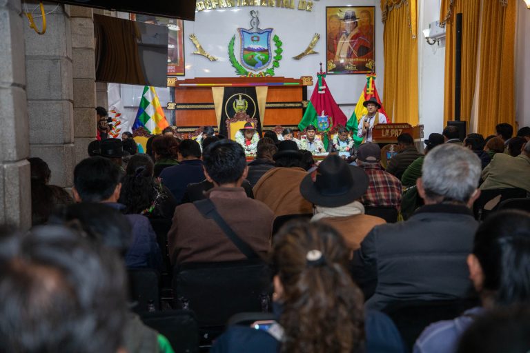 Gobernación perfila el mejoramiento de la carretera Mururata en el municipio de Coroico