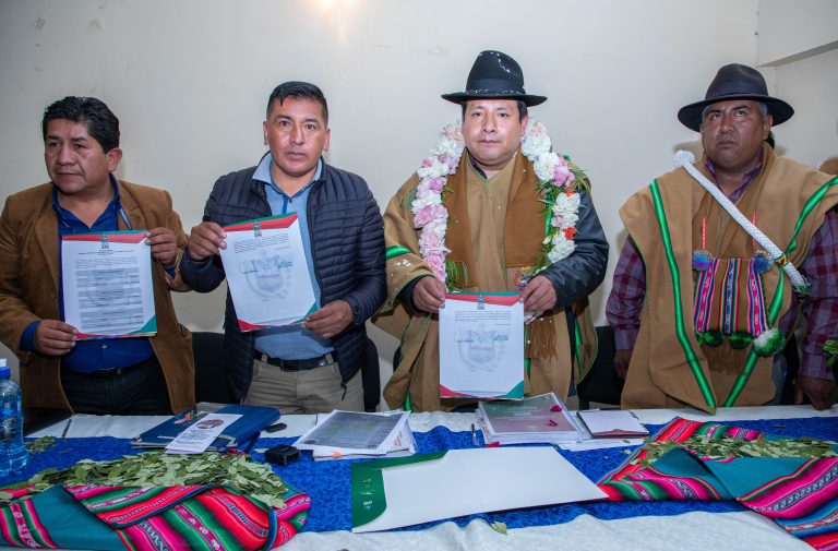 Gobernador consolida la estructura de financiamiento para tres puentes en Palca