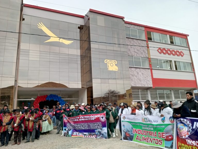 Educación de calidad: Gobernador entrega el Bloque B de ambientes para el instituto tecnológico en Achacachi