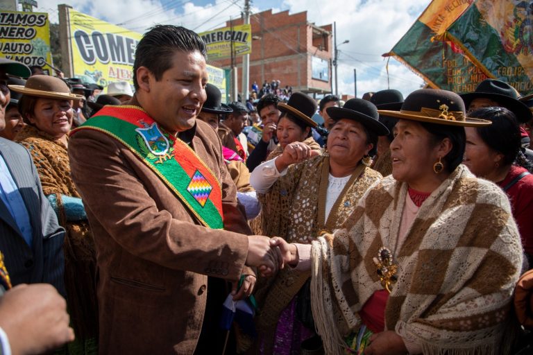 Con un repaso de obras y reconocimiento, Gobernador paceño festejó el 78 aniversario de Achocalla