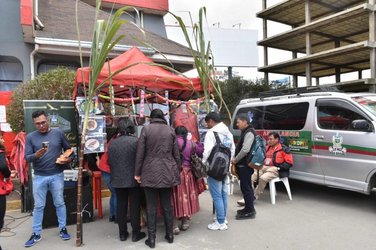 Instalan una mesa de Todos Santos y elevan rezos por la fauna silvestre de La Paz