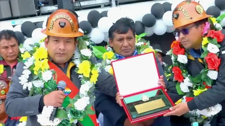 Gobernador paceño da luz verde a la construcción del sistema eléctrico en la comunidad Bolsa Negra