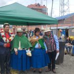 Santos Quispe destaca la sabiduría ancestral de la Organización de Artesanos Mixta Kantaty y otorga un reconocimiento