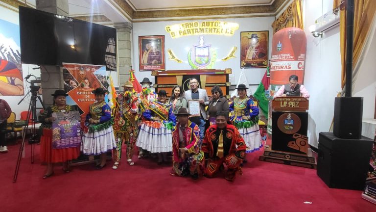 Comienza el Carnaval paceño Anata Andino con Santos Quispe como personalidad meritoria del folklore