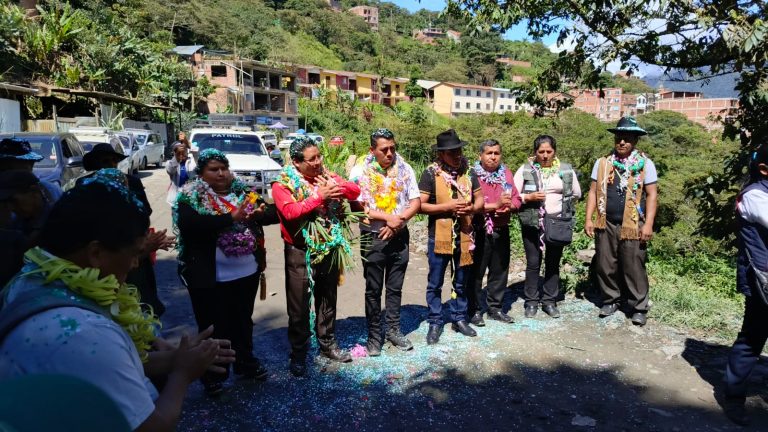 Santos Quispe da un paso importante para hacer realidad una carretera en Coroico