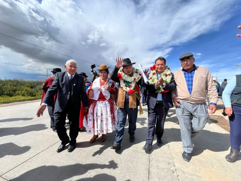 Viacha avanza de la mano de Santos Quispe, con la carretera que vincula a El Alto, en su segundo tramo