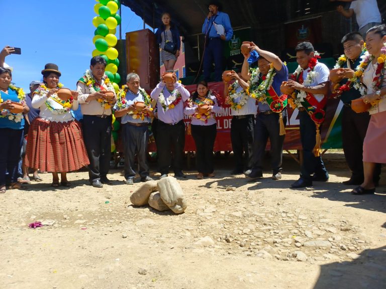 Gobernador Santos Quispe fortalece el desarrollo de Caranavi con el pavimentado de la avenida Cívica