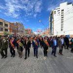 Gobernador paceño rinde homenaje a El Alto en desfile cívico y destaca inversión en el municipio
