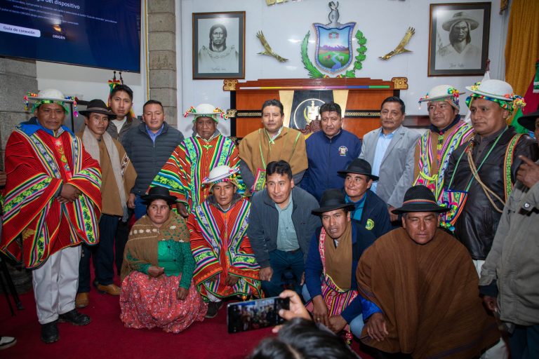 Gobernador paceño da curso a un paquete de convenios y estructuras de financiamiento para diversos proyectos