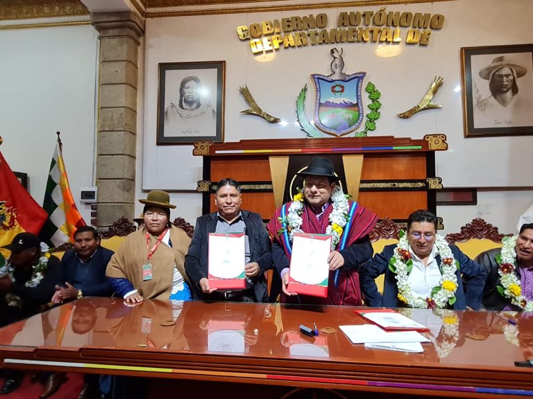 Gobernador Santos Quispe consolida obras para 14 municipios del departamento de La Paz