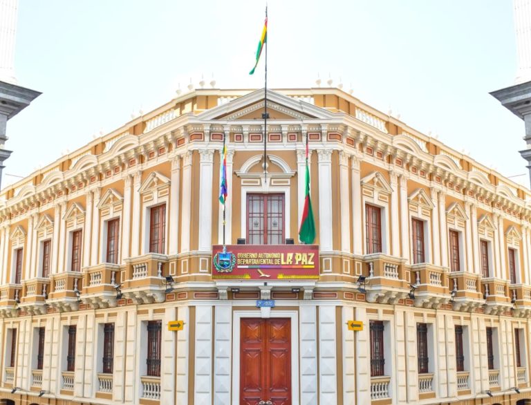 El gobernador Santos Quispe alista decreto de transición