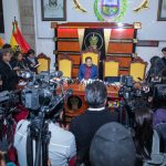 Santos Quispe promulga decreto que garantiza la transición de gestión en la Gobernación paceña